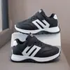 Zapatos deportivos de piel para niños 2026 nuevo modelo de otoño, suela blanda, antideslizantes, ligeros, elegantes, versátiles, zapatos casuales para niños mayores