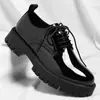 Sapatos Sociais Masculinos de Couro da Marca Wenzhou Trendy 2026 Novo Estilo Britânico com Solado Grosso Sapatos Casuais Modernos Sapatos Derby Sapatos de Casamento
