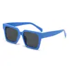 Nueva versión de las gafas de sol cuadradas retro de pierna ancha favoritas de los influencers con protección UV, a la moda y tendencia para fotografía callejera