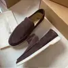 Vendas diretas transfronteiriças da fábrica de origem, em estoque, sapatos casuais slip-on de sola macia para casais, mocassins confortáveis e versáteis 48