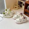 Zapatos para Niñas Blancos 2026 Nuevo Primavera Suela Suave Zapatos de Patinaje para Niños Deportivos Versátiles Casuales Estudiante Niña