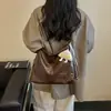 Bolsa tote de ombro única retrô de nicho para mulheres, novo modelo 2026, mochila de grande capacidade para o dia a dia, bolsa transversal moderna e versátil