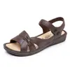 Sandalias de Mujer Verano Ropa Exterior Moda Casual Combinan con Todo Zapatos Leche Tacón Plano Suela Suave Pedrería Zapatos para Mamás de Edad Media y Mayores