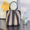 251 Modelos de Bolsas Quadradas Pequenas Populares Transfronteiriças, Bolsas de Lanche de Tricô Portáteis de Grande Capacidade para o Trabalho, Deslocamento e Sacolas de Presente