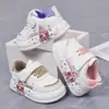 Nuevos Zapatos Infantiles para Otoño 2026 para Niñas y Niños, Zapatos de Piel Blanca, Tenis Bajos de Dibujos Animados de Moda