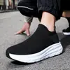 Explosiones transfronterizas Zapatos de hombre Nuevos Zapatos calcetín tejidos voladores Transpirables Ligeros Slip-on Zapatos de malla Tenis casuales para hombre