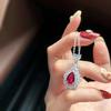 Conjunto de tres piezas de pendientes, collar y anillo, sencillo, pequeño, fresco y exquisito, con un diseño de nicho para mujer, de alta gama y con una celebridad de Internet.