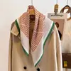 Bufanda cuadrada pequeña y elegante para mujer, nueva, de primavera y otoño, a la moda, con protección para el cuello, combinable con todo, con protector solar, para la cabeza, chal exterior, con aire acondicionado.
