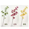 Ramas de hojas de arce artificiales en stock en rojo, amarillo y verde para decoración suave de interiores, arreglos florales y follaje decorativo para habitaciones modelo de casas de huéspedes