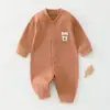 Mono suave de terciopelo para bebé, ropa para bebé Anyang recién nacido, mameluco de apertura frontal Clase A, traje de gateo para bebé sin costuras de otoño e invierno