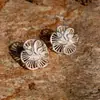 Pendientes de Flor Plisada Huecos de Diseño Único con un Toque de Lujo, Accesorios para Orejas Tridimensionales Versátiles y Exquisitos para Mujer