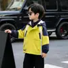 Chaqueta de Primavera y Otoño para Niños 2026 Nuevo Modelo Cortavientos con Capucha de Otoño para Niños Abrigo a Prueba de Viento de Tres en Uno de Corteholgado