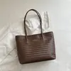 Bolsa de Ombro Tecida Grande Capacidade Retro Outono/Inverno com Design Inovador 2026 Novo Estilo Versátil da Moda Bolsa de Mão para Trabalho e Dia a Dia