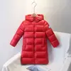Ropa infantil ultraligera de invierno para niños y niñas, abrigos de estilo coreano para niñas mayores, chaquetas de plumón infantiles de longitud media para otoño e invierno, ligeras