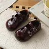 Zapatos Pequeños de Cuero Huecos Estilo Francés 2026 Primavera/Otoño Nuevos Zapatos de Princesa con Hebilla Estilo Coreano para Niñas Zapatos de Suela Blanda Individuales para Combinar con Faldas
