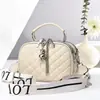 Bolsa de Mão Acolchoada Feminina Taizhou com Pingente de Urso, Franja, Bolsa Transversal de Ombro Versátil de Três Camadas