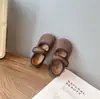 Sapatos Birkenstock Retrô para Mulheres Nova Coleção Primavera/Verão 2025 Boca Rasa Versátil para Usar por Cima Sapatos Feios de Solado Macio com Velcro Touca