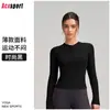 Top casual tipo Henley para yoga, ajuste ceñido curvo para yoga, cuello redondo, abotonado, adelgazante, color liso, ropa deportiva versátil para mujer