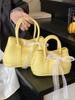 Corea del Sur Moda Estilo Casual Simple Bolso de Cubo Portátil para Mujer Elegante Estilo de Alta Gama Práctico Combinable Color Sólido Bolso Cruzado