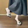 Sandálias Respiráveis e Bonitas para Uso ao Ar Livre Que Não Cansam Seus Pés, Novo Estilo Verão 2026 Estilo Noite Laço Estilo Chanel Sandálias de Salto Alto de Encaixar