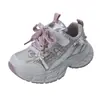Zapatos Deportivos Ligeros para Niñas 2026 Nuevo Estilo Niños Versión Coreana Suela Gruesa Zapatos Papá Niña Suela Suave Antideslizantes Zapatos para Correr Modernos