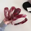 Atmosfera de Natal e Ano Novo Faixa de Cabelo de Lã com Padrão Xadrez Vermelho e Cabeça de Esponja Estilo Outono e Inverno Elegante Aumento de Branco Faixa de Cabelo Alta Grampo de Cabelo