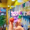 Chaveiro Criativo de Urso Morango Desenho Animado Corrente para Celular Feminino Pulseira de Boneco Tridimensional de Resina Chaveiro Pendente de Bolsa