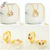 Puzuo Color Fuerte que Conserva Arena Dorada Accesorios DIY Corte Completo de Diamante Colgante de Cabeza de Hello Kitty Cadena para Clavícula Linda de Dibujos Animados