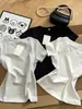 Camiseta Amarela Clara com Gola U e Manga Curta para Mulheres, Verão 2026, Corte Slim, Valoriza a Silhueta, Elegante, Camiseta Base para Usar por Baixo