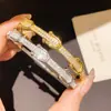 Pulsera Exquisita Versátil de Zirconia Cúbica Completa Transfronteriza Europea y Americana Diseño Simple Pulsera de Zirconia Nicho de Alto Grado Temperamento Joyería de Mano para Mujeres