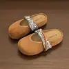 Nuevas zapatillas de otoño slip-on 2026 sin aumento interno de altura, adecuadas para usar al aire libre, zapatos Boken perezosos para mujeres menudas con punta cerrada