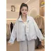 Jaqueta estilo coreano com gola alta para mulheres, novo modelo outono 2026, versátil, modelagem solta, emagrecedora, design moderno, adequada para baixinhas