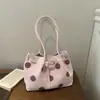 2026 Lunares Grandes Creativo Fresco Simple Bolso Casual Nuevo Elegante para Mujer Modelo Textura de Moda Bolso de Hombro de Mano Debajo del Brazo