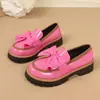 Mocassins redondos estilo britânico para mulheres, novos modelos primavera e outono 2025, sapatos rasos de couro confortáveis de tamanho grande