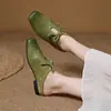Novas Chinelas de Verão Trançadas, Estilo Retrô, Fáceis de Calçar, Leves, Sapatos Femininos Versáteis, Feitos de Couro Bovino de Primeira Camada, Adequados para Uso Externo