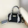 Bolso de mujer de alta gama transfronterizo, nuevo modelo 2026, bolso de hombro con estampado de cocodrilo, bolso cuadrado pequeño cruzado de moda y versátil de nicho