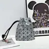Bolsa de Mujer Original de Fábrica de por Vida con Cordón de Rombo Bolsa de Cordón Geométrico Tipo Cubo Versátil Bolso de Axila Bolso de Hombro para Mujer