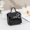 Encanto de Bolso Retro Llavero Billetera Bolsa para Guardar Llaves de Coche Sobre Rojo Funda para Auriculares Colgante Versátil para Bolso