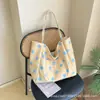 Bolso de Hombro de Diseño de Nicho con Lunares para Mujer 2026 Nuevo Estilo Bolso de Hombro de Alta Gama Bolso Tote Casual para Viajes