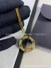 Un collar de cadena gruesa con un colgante redondo grande para mujer, collar con colgante redondo de diamantes completos de 18 quilates, cadena para la clavícula, nuevo modelo del fabricante