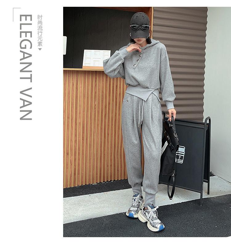 跨境淘货源分销2024秋冬季新款街头潮流减龄小个子爆款欧货网红款运动套装休闲运动气质休闲时尚流行新款秋装秋装女装时尚套装套装女装秋季套装女套装女女士运动服女装两件套套装卫衣套装休闲套装秋季套装女装时尚套装盐系休闲套装女装2024百搭设计感小众洋气欧货阿里国际站跨境采购Cross-border, shopping source, foreign trade, export, distribution 2024 fall, winter, new, street trend, explosive, European goods, network red, sportswear, leisure sports, temperament leisure, fashion popular, new autumn wear, autumn women's wear, fashion suit, women's wear, women's wear, women's wear, women's sportswear, women's two-piece, hoodie suit, casual suit, autumn suit, women's wear, Fashion suit salt department, casual suit women's dress, Ali International Station, cross-border procurement