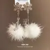 Brincos Pingente de Floco de Neve com Pom-Pom Cravejados de Diamantes Agulha de Prata 2025 Novos Brincos Populares Nicho Elegantes de Alta Qualidade para Mulheres