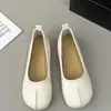 Zapatos Planos Bajos Coreanos de Piel Sintética con Dedos Divididos para Mujer Zapatos de Pezuña de Cerdo con Suela Plana Colección Primavera 2026 Mocasines Slip-On Mocasines de Suela Blanda Zapatos para Conducir