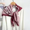 Pañuelo Cuadrado Grande Estampado de Seda Sintética, Chal Francés de Alta Gama, Pañuelo de Seda Moderno y Versátil, Bufanda de Cuello Retro Literaria para Mujer