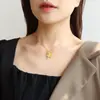 Gargantilla Griega Cuadrado Rosa Marca Colgante Inglés Collar Día de San Valentín Cadena para Clavícula de Mujer Joyería de Acero de Titanio