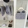 [Roupas Infantis Leen] Design Original Meninas Outono e Inverno Cinza Kt Colete com Suspensório Calça Flare Estilosa Roupa da Moda
