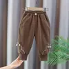Roupas infantis calças para meninas primavera e outono usar 2024 novo calças casuais infantis para bebê menina flor de quatro pétalas tridimensional venda direta
