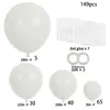 Un juego de 149 globos de varios tamaños, disponibles en tamaños de 5 pulgadas, 10 pulgadas, 12 pulgadas y 18 pulgadas, adecuados para celebraciones como fiestas de cumpleaños, bodas y bautizos, para mejorar la atmósfera festiva.