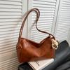 Nova Bolsa de Ombro Cor Sólida Outono 2025 Bolsa Tote de Grande Capacidade de Alto Padrão para o Dia a Dia Bolsa de Axila Casual Mais Fácil de Combinar