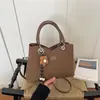 Bolsa de mão de grande capacidade para mulheres, novo modelo outono 2026, bolsa balde versátil de alta qualidade vintage para ombro e transversal para o dia a dia